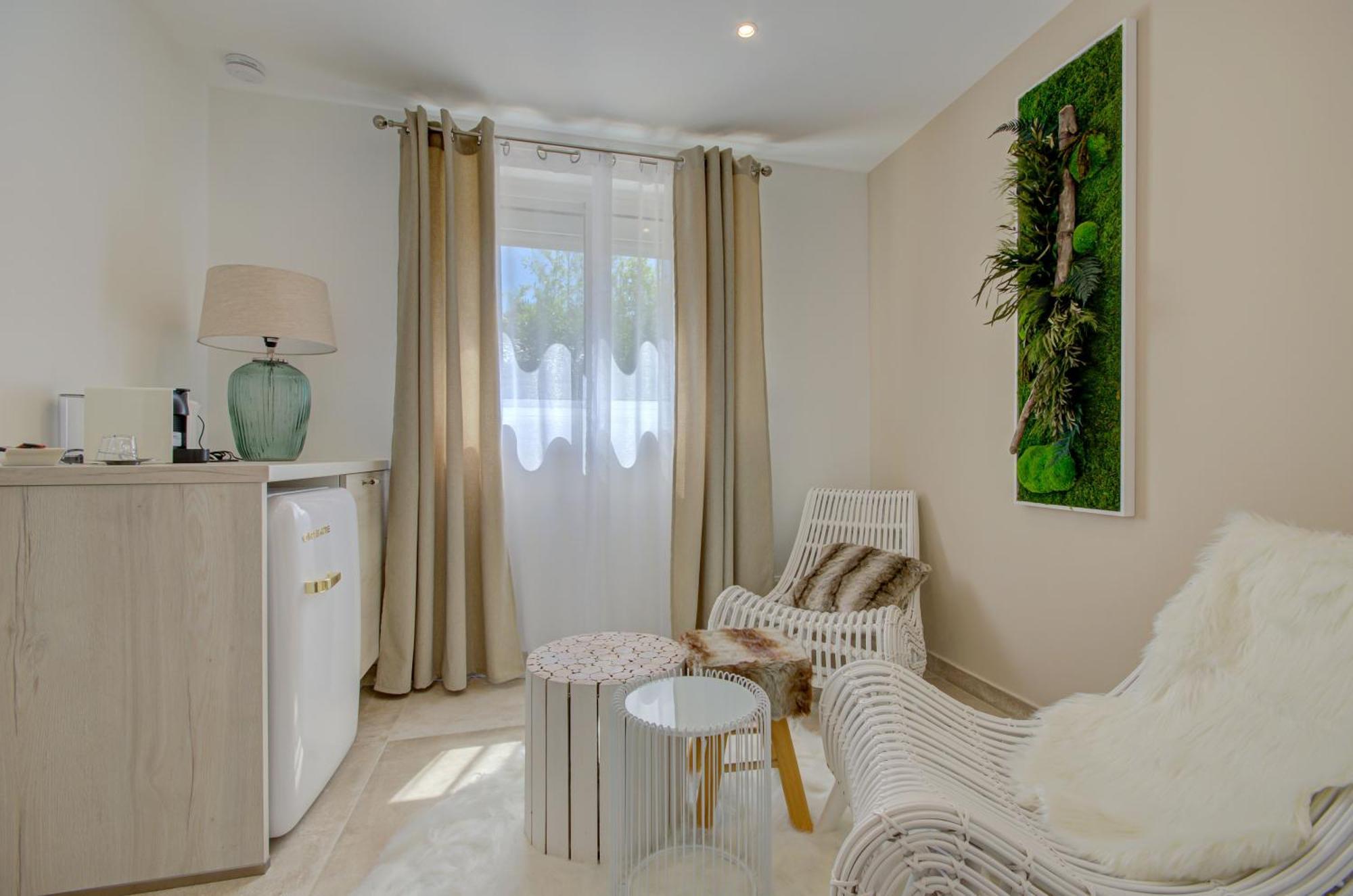 Domaine Le Courti - Adult Only Hotel Le Barcares Room photo